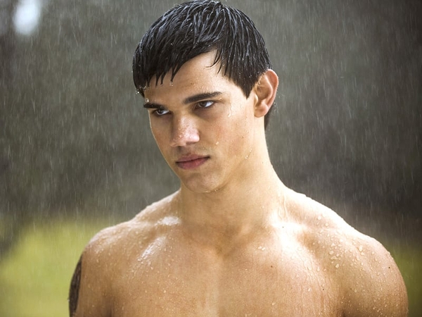 The Twilight Saga: New Moon - Opens on 20 November