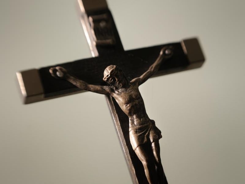 Crucifix - Ruling on crucifixes displayed in schools