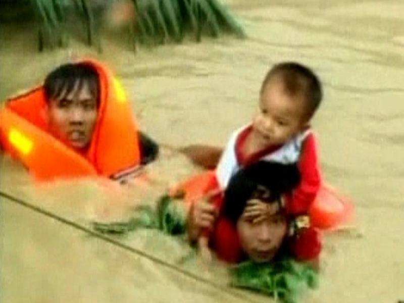 Vietnam - 200,000 people stranded