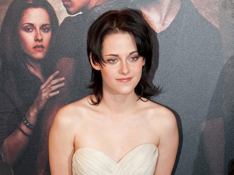 Stewart - "I would never cheapen my relationships by talking about them."