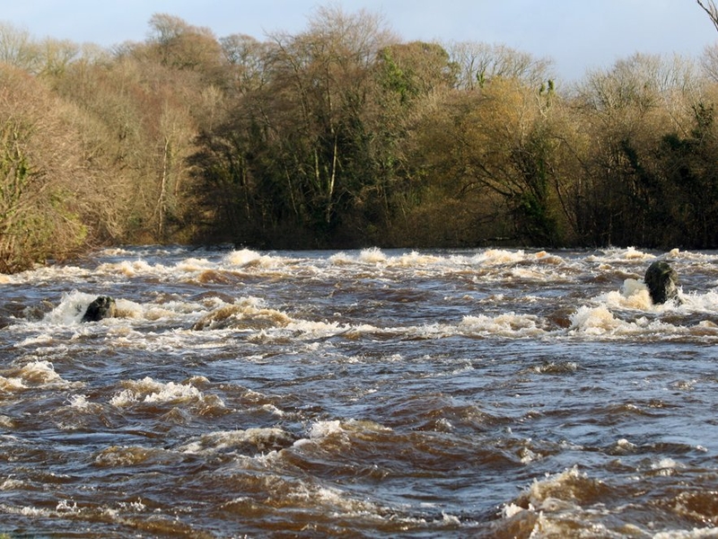 Limerick - ESB releases water at Parteen Weir