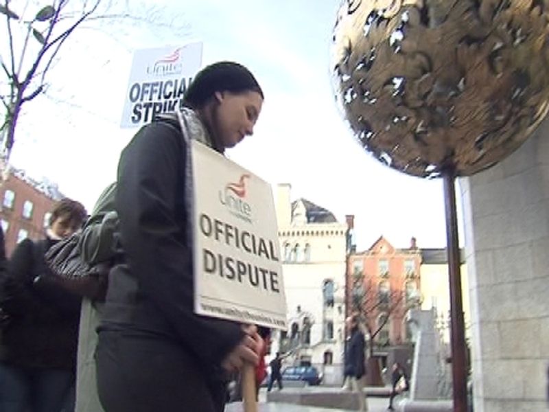 Central Bank - Unite workers picket
