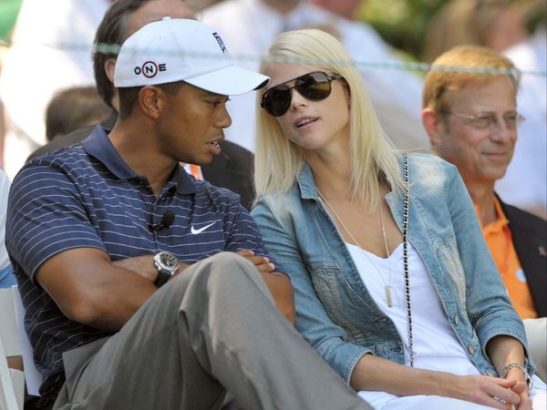 Tiger woods with his wife Elin
