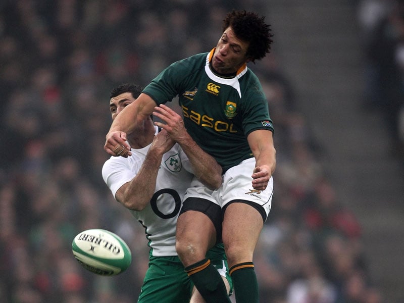 Rob Kearney and Zane Kirchner battle for aerial possession