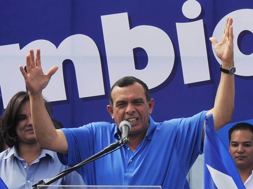 Porfirio Lobo - Hopes to end the diplomatic isolation