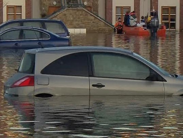 Floods - But worldwide insurance costs down