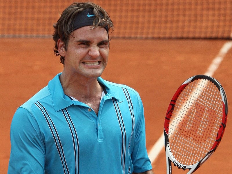 Roger Federer breezed past his compatriot Stanislas Wawrinka in Paris