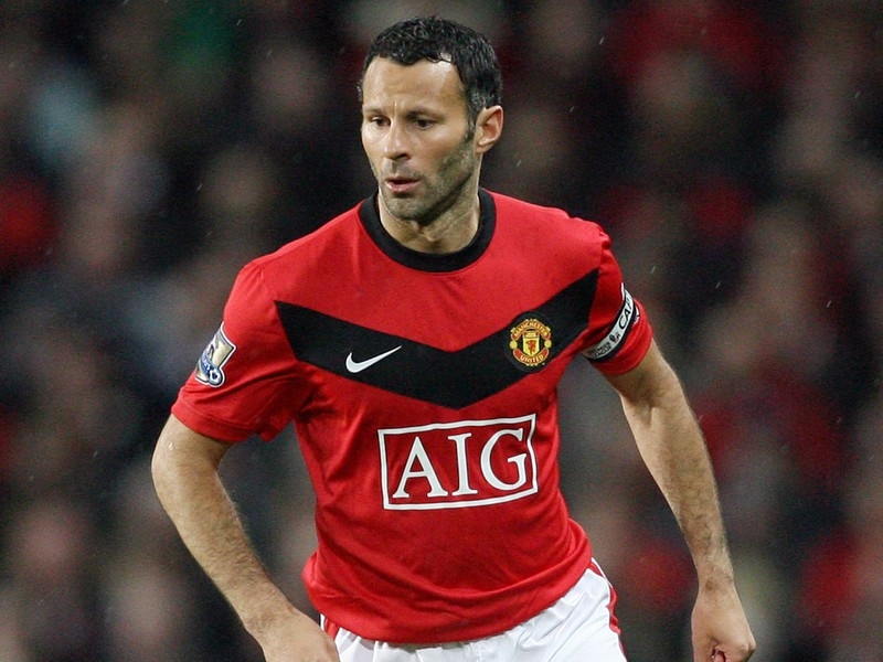 Ryan Giggs has signed a new Manchester United deal