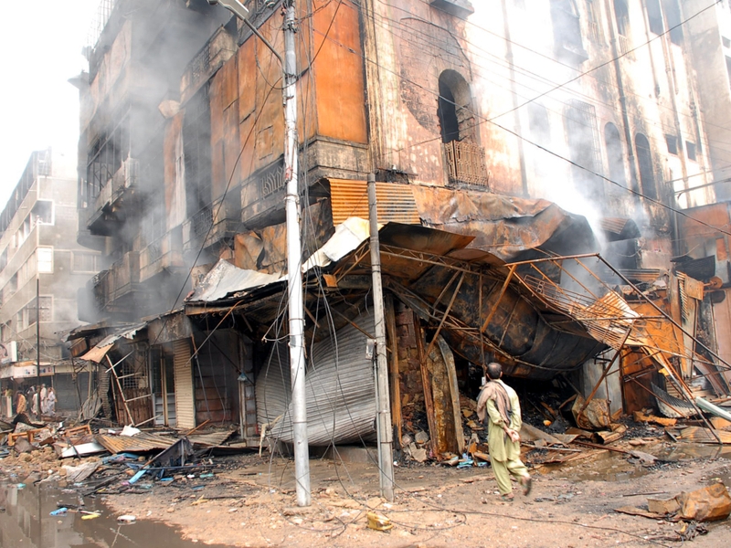 Karachi - 43 killed in suicide blast