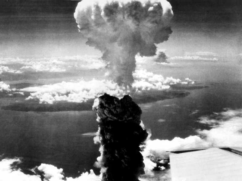 Nagasaki - Mushroom cloud as seen by US bomber Bockscar