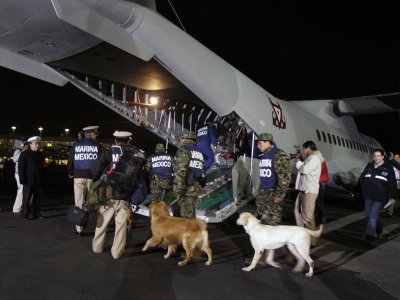 Airport - Aid arriving
