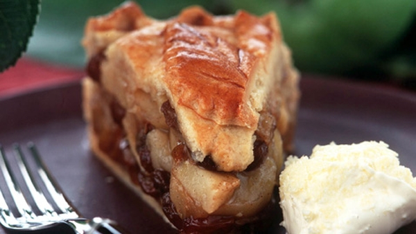 Deep Filled Apple and Sultana Pie