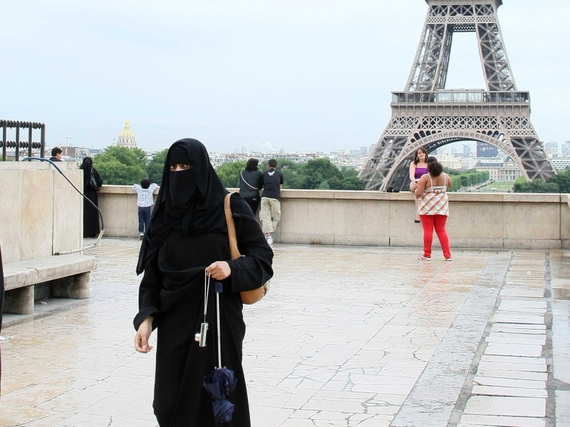 France - Plan to ban full Islamic veil in public