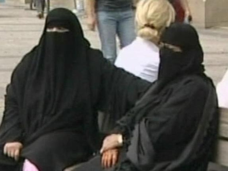 Burqas - Plan to ban the wearing of full veils in France
