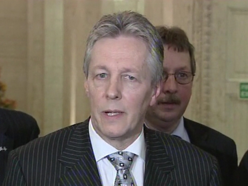 Peter Robinson - DUP to meet British government tonight