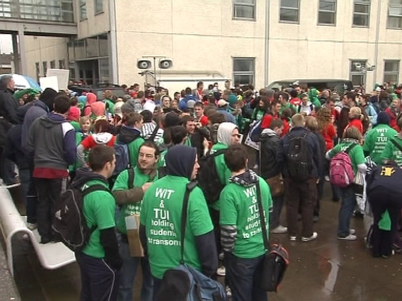Waterford - Students protest at dispute between lecturers and college