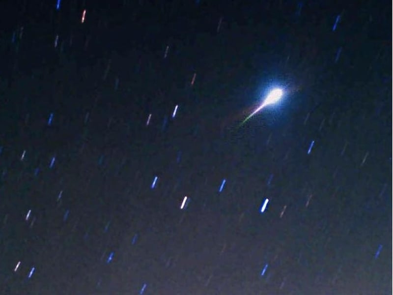 Japan 1998 - Meteor seen in the skies