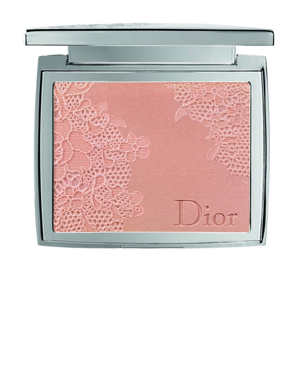Illuminating Lace-Effect Powder