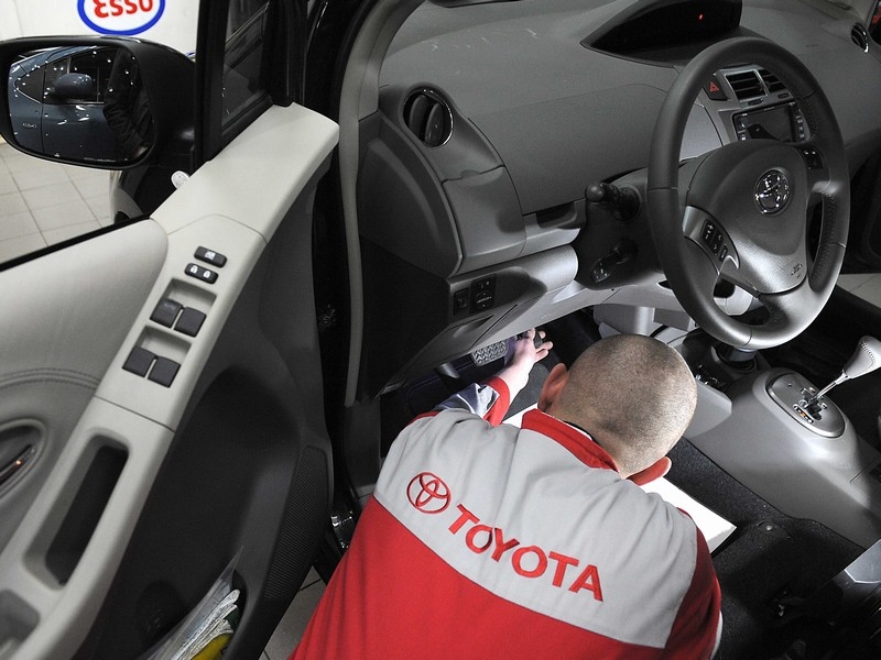 Toyota - Problems with accelerator and brake pedals