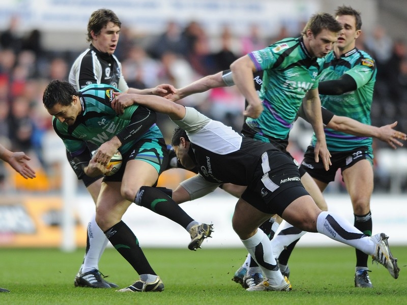 Sonny Parker is tackled by Niva Ta'auso
