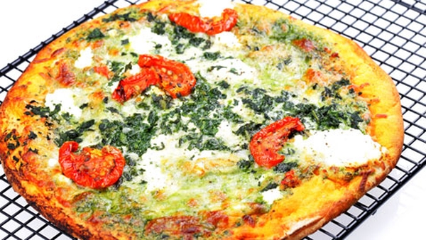 Mozzarella and Spinach Pizza