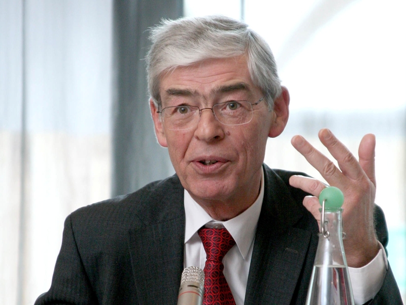 Alan Dukes - 'Winding Anglo down would cost more than keeping it afloat'