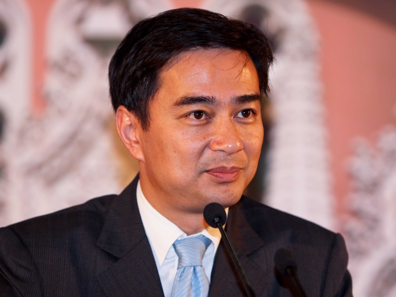 Abhisit Vejjajiva - Offers to dissolve parliament early