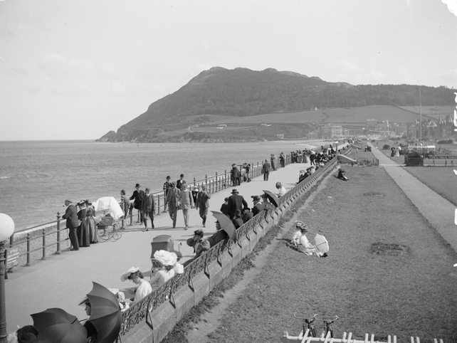 Bray seafront. Lawrence Collection: 1880-1914