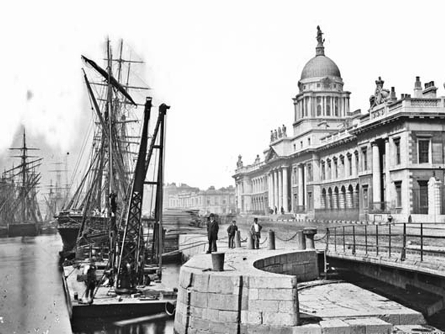 Custom House Quay, Dublin. Lawrence Collection: 1880-1914