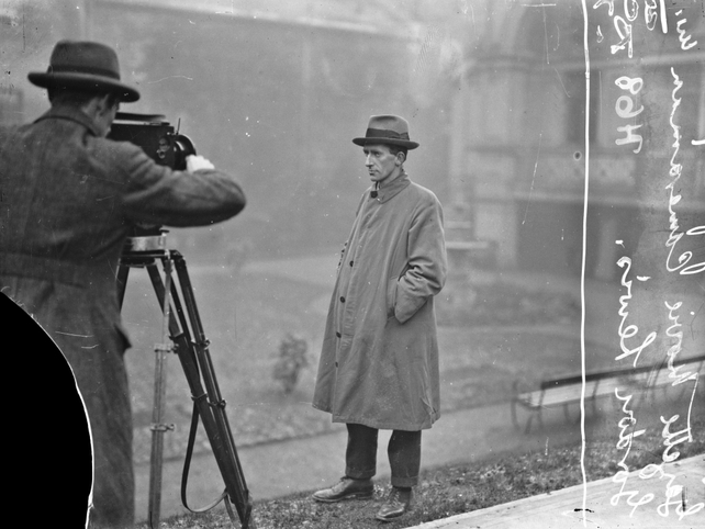 General Richard Mulcahy being filmed by a Pathé cameraman: Independent Newspapers: 1912-1936