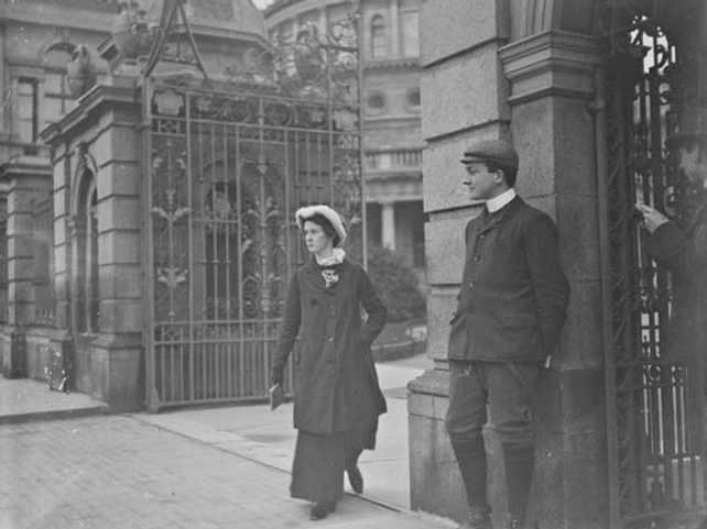 Woman walking through the gates of Leinster House, Kildare Street. National Library of Ireland in the background. Clarke Collection: 1890-1910