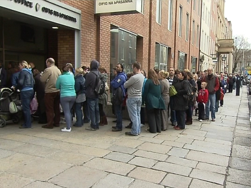 Passport Office - Hundreds queue outside offices in Dublin