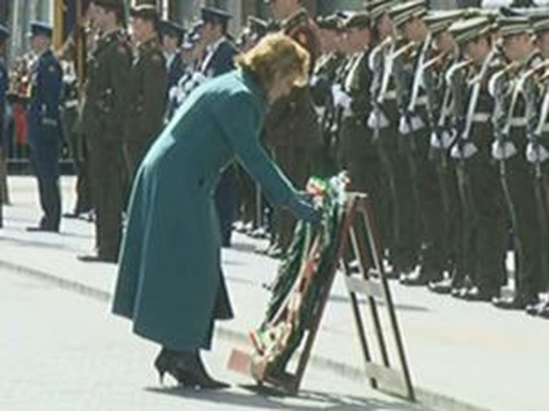 Mary McAleese - Laid wreath