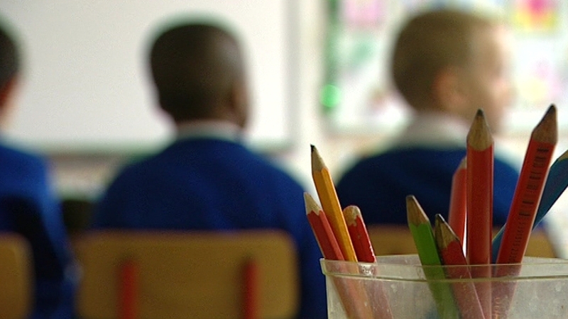 Primary schools - 8,000 children are in classes with 35 pupils or more