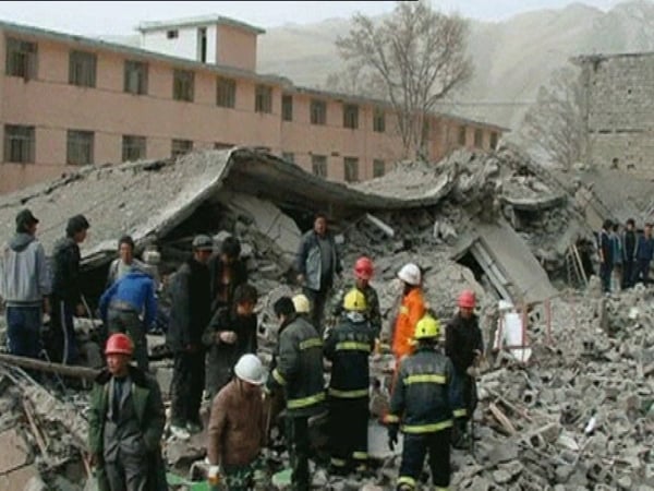 Qinghai - Early morning quake left hundreds dead