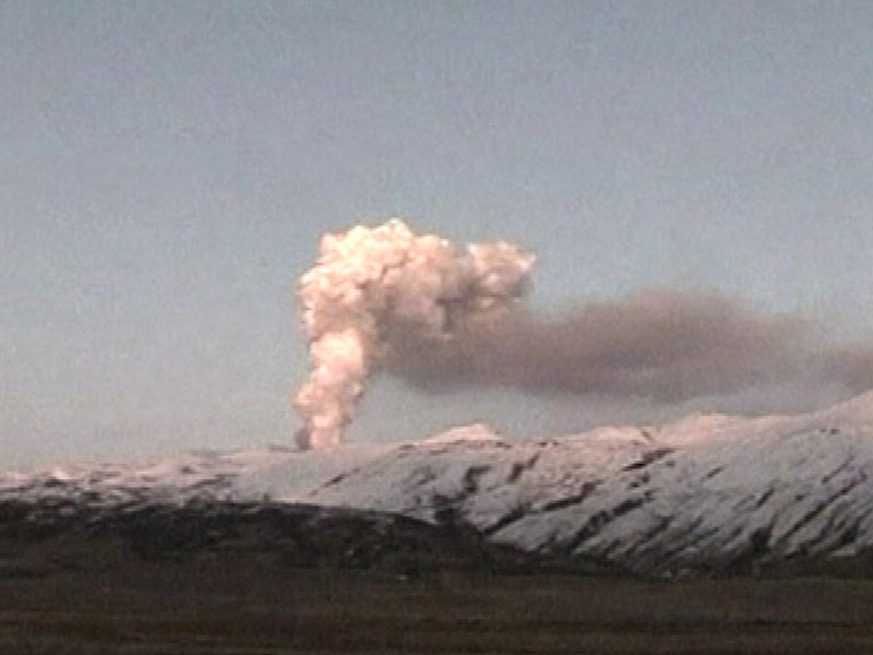 Eyjafjallajökull - Dangerous emissions continue