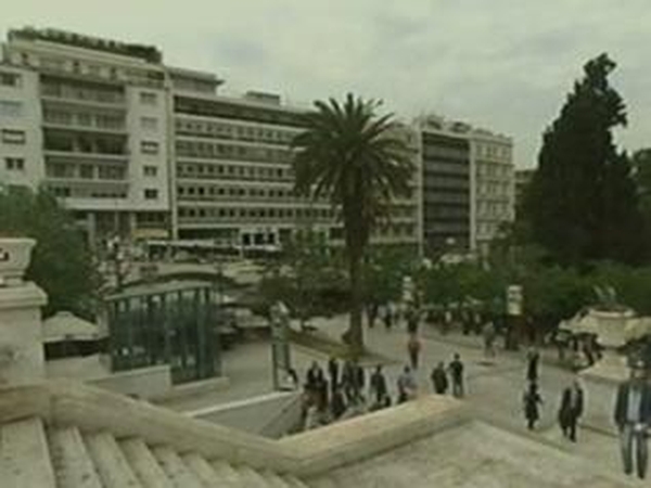 Greece crisis - Downgrade sparks tumble on markets