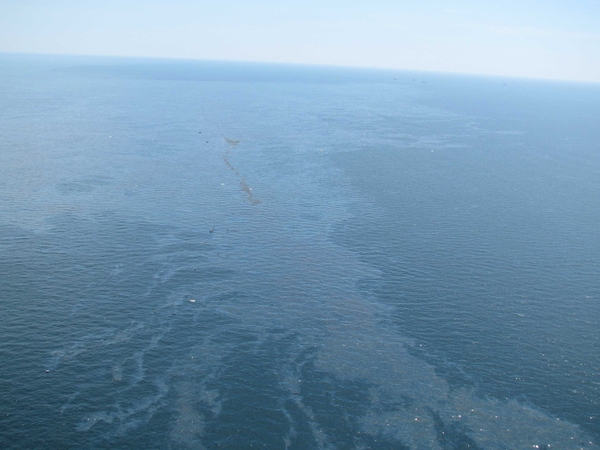 Gulf of Mexico - Oil leaking from underwater well
