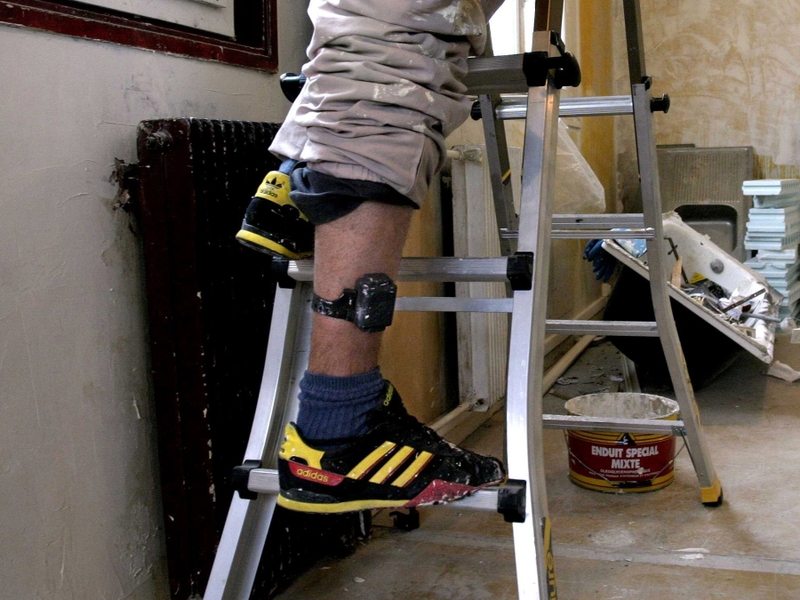 Electronic tagging - Low-risk prisoners part of pilot programme