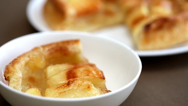 Apple Tart and Vanilla Cream