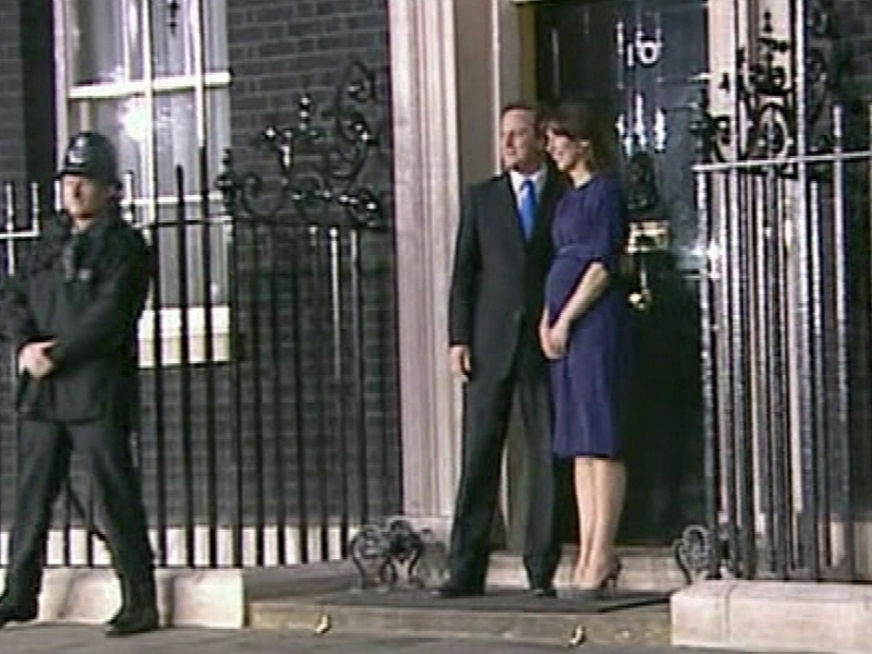 David &amp; Samantha Cameron - Take up residence in Downing Street