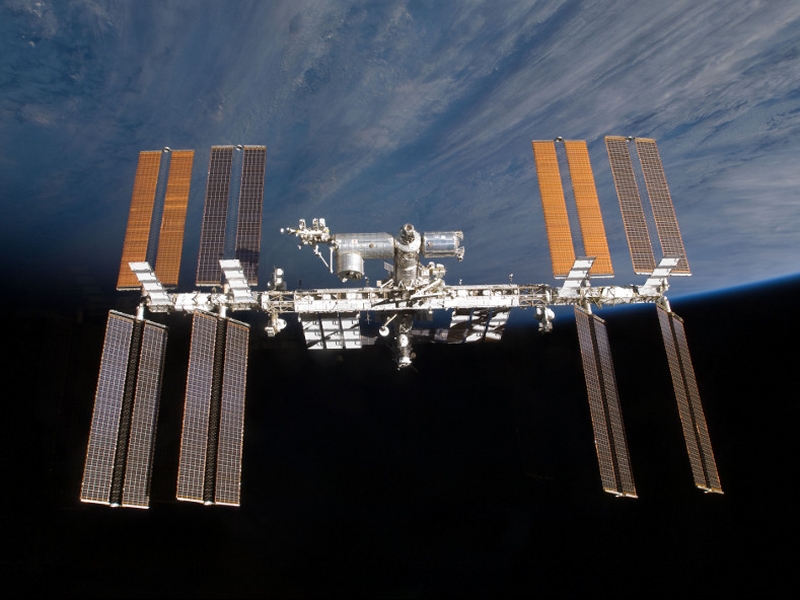 International Space Station - Atlantis docks successfully