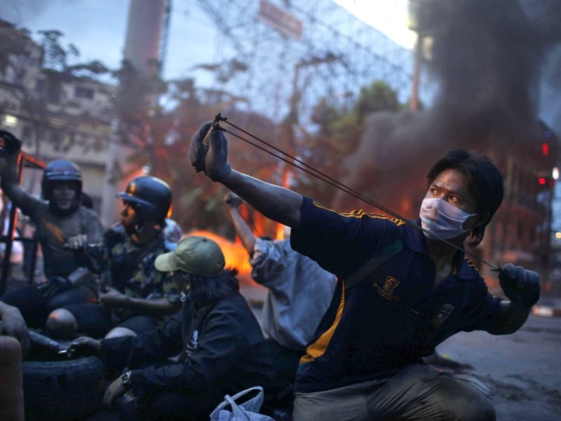 Bangkok - 5,000 Red Shirt protestors remain in fortified camp
