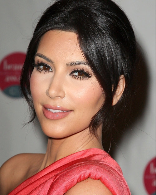 Kardashian - Gives her top style tips for curvy women