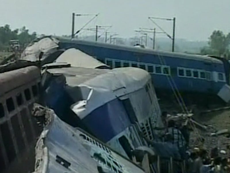 India - High-speed train crashed into goods vehicle