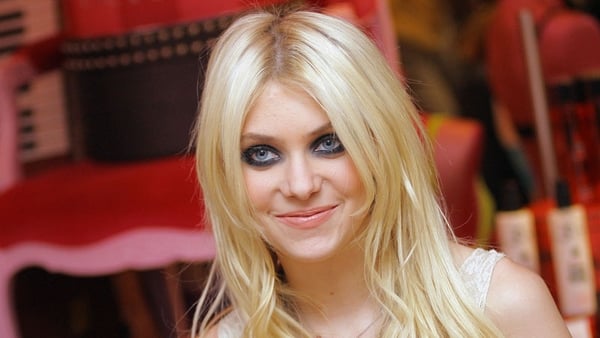Gossip Girl - Momsen suspended from the show