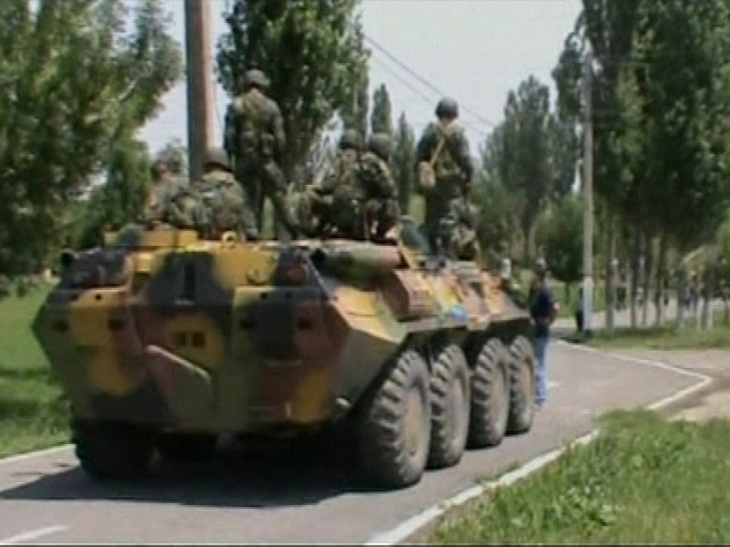 Osh - Army moves in to stop violence