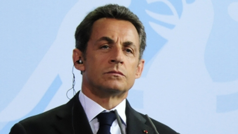 Nicolas Sarkozy - Back from Riviera for emergency meeting
