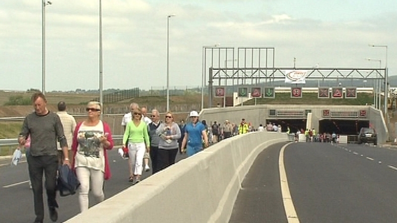 Limerick Tunnel - Thousands walk under Shannon