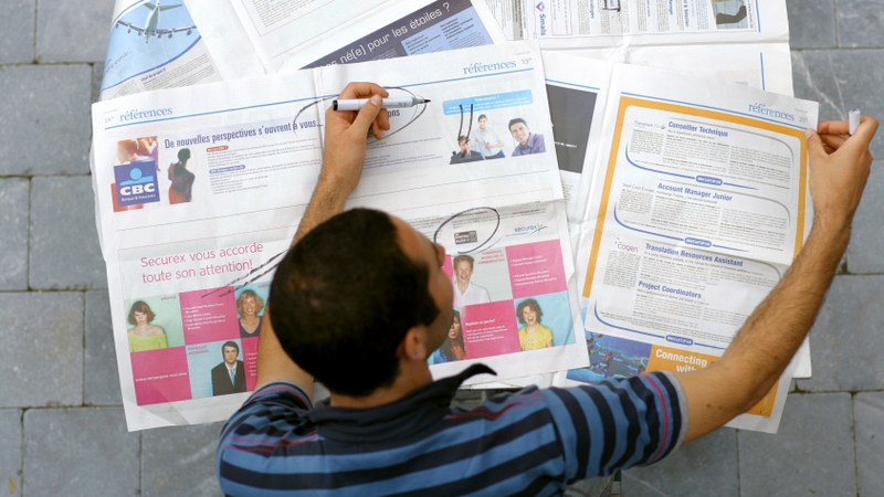 Initial claims for state unemployment benefits declined 8,000 to a seasonally adjusted 252,000 for the week ended 17 September